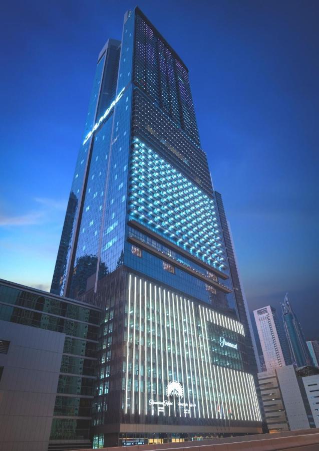 Paramount Hotel Midtown Dubai Ngoại thất bức ảnh The hotel at night
