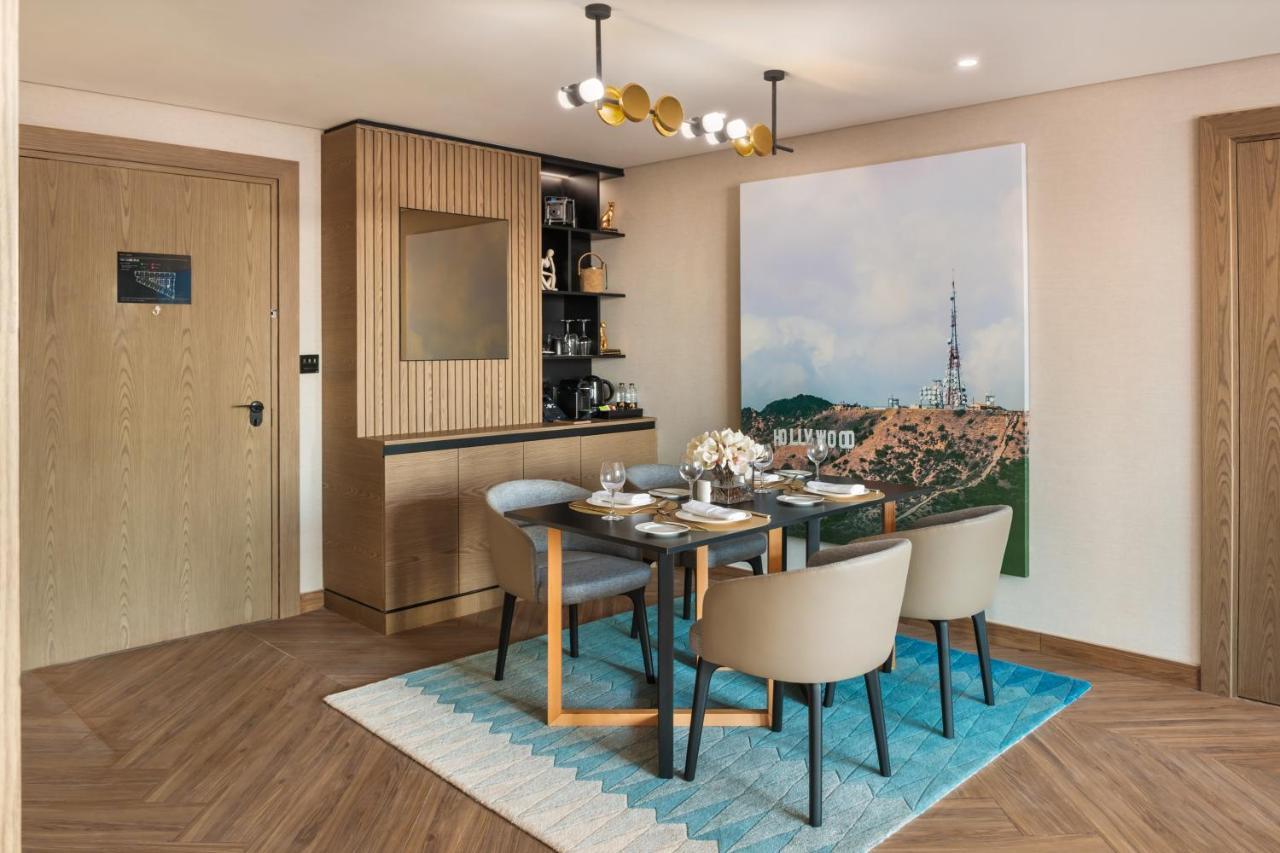 Paramount Hotel Midtown Dubai Ngoại thất bức ảnh A dining room