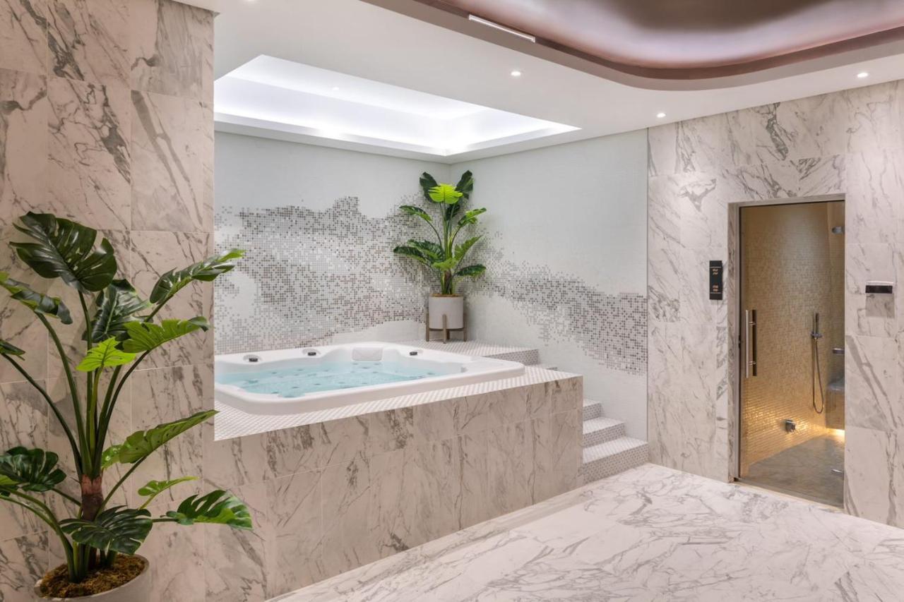 Paramount Hotel Midtown Dubai Ngoại thất bức ảnh Spa at the hotel
