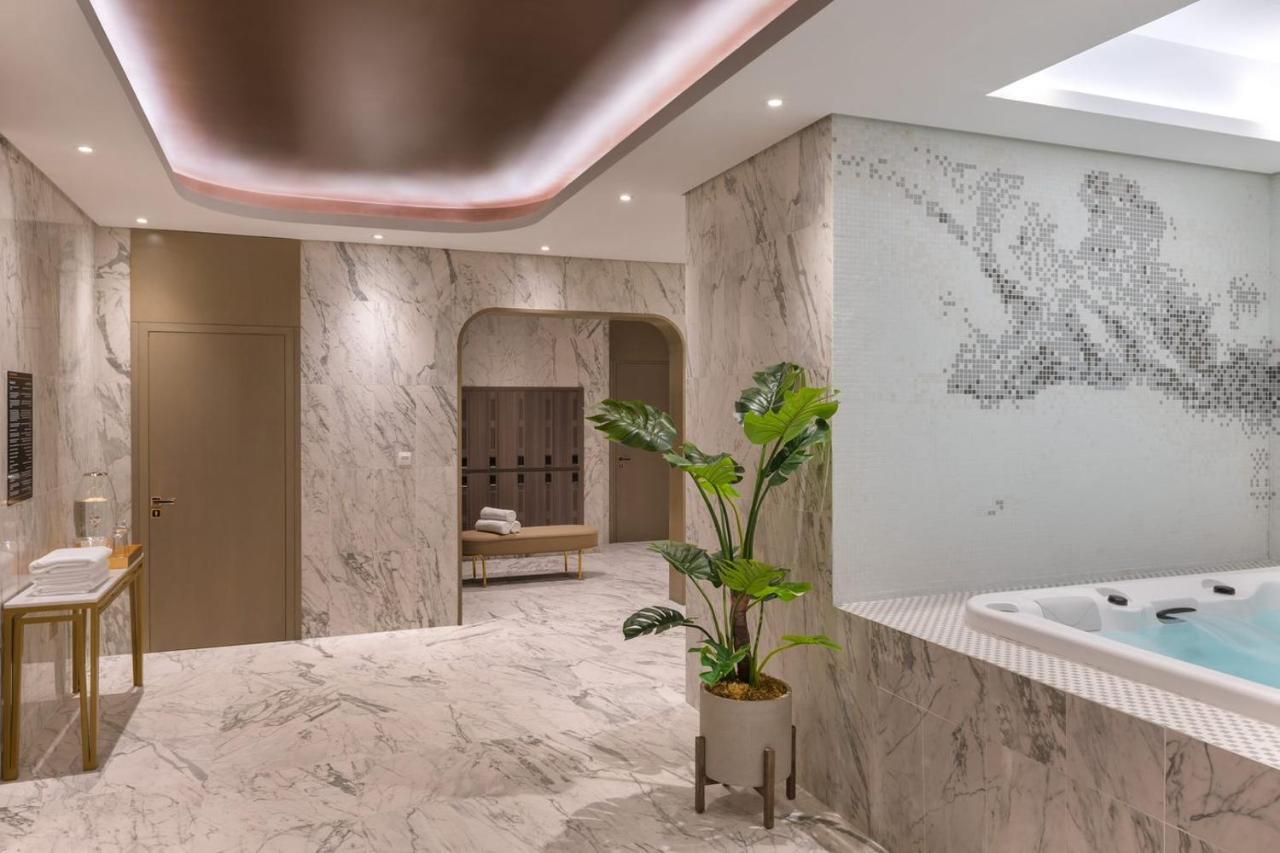 Paramount Hotel Midtown Dubai Ngoại thất bức ảnh Spa at the hotel