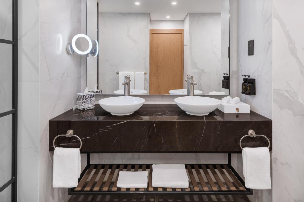 Paramount Hotel Midtown Dubai Ngoại thất bức ảnh Bathroom