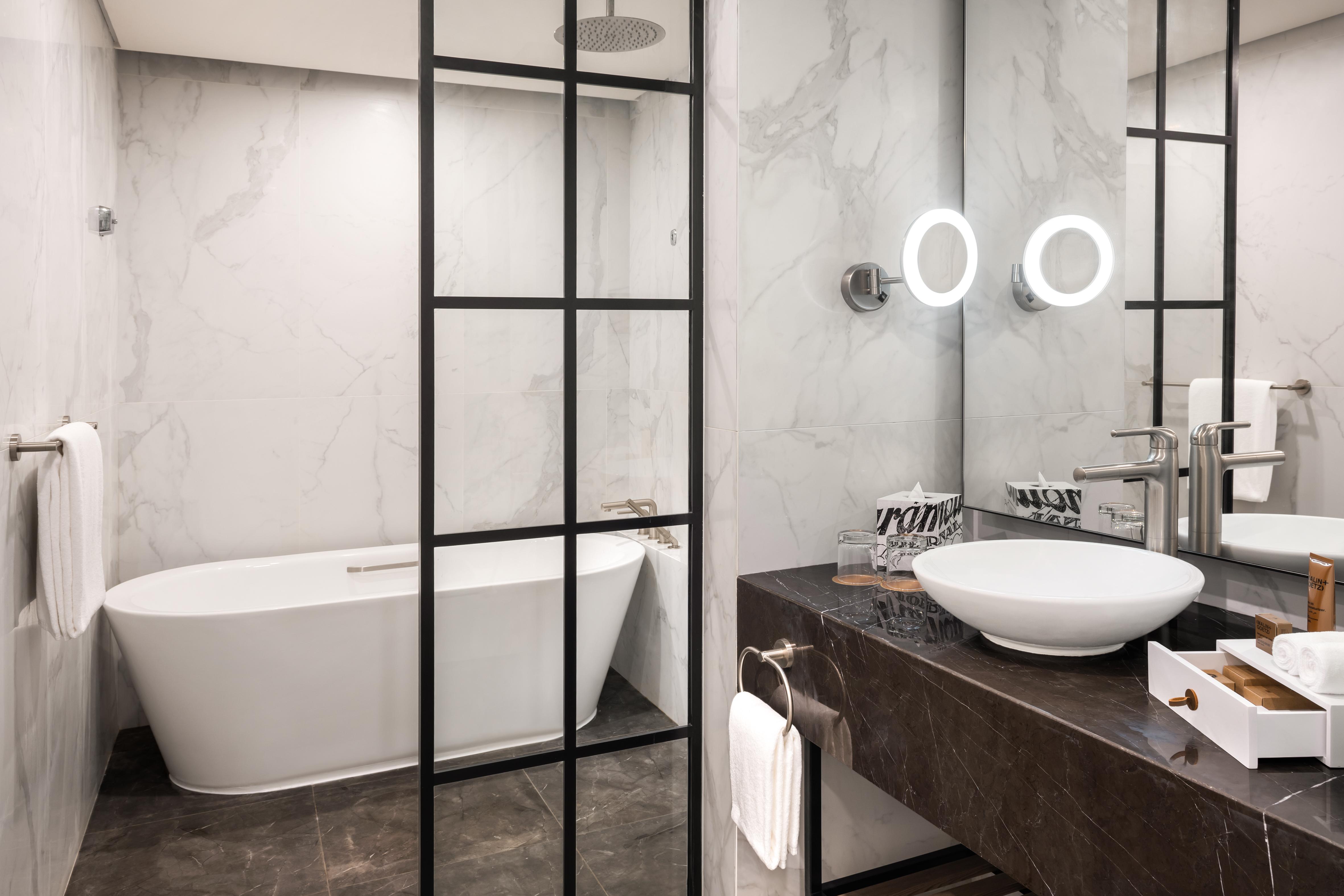 Paramount Hotel Midtown Dubai Ngoại thất bức ảnh Bathroom